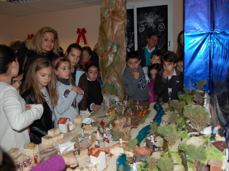Cenes de la Vega inaugura el alumbrado de Navidad elegido por escolares del CEIP El Zargal